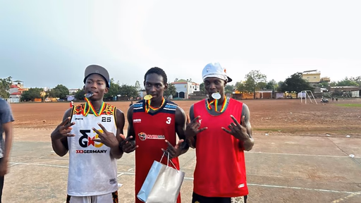 Les vainqueurs du tournoi Olympus avec leurs médailles